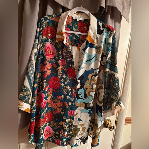 Rose & Olive Multicolor Floral Top - Picture 2 of 4